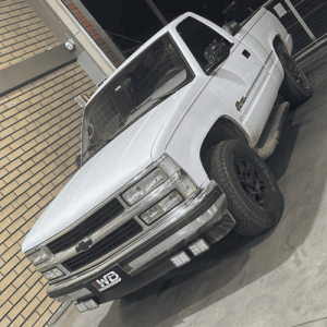 Carro clássico branco atendido pela WB Auto Service